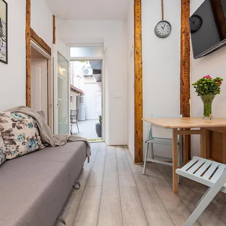 Angulus Apartman Zára